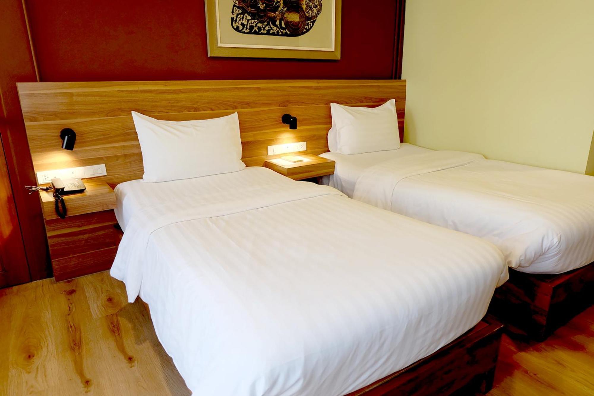 Siri Oriental Bangkok Hotel - SHA Extra Plus Szoba fotó