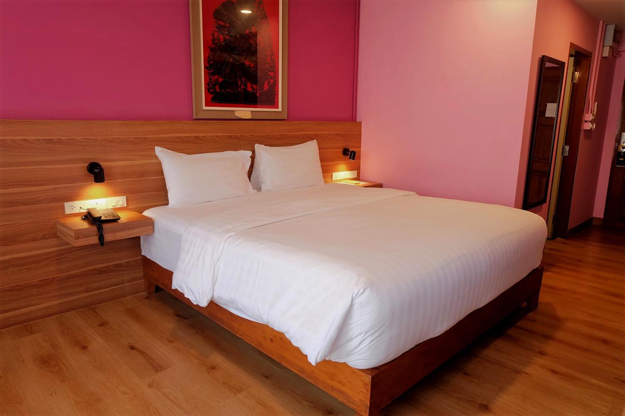 Siri Oriental Bangkok Hotel - SHA Extra Plus Szoba fotó